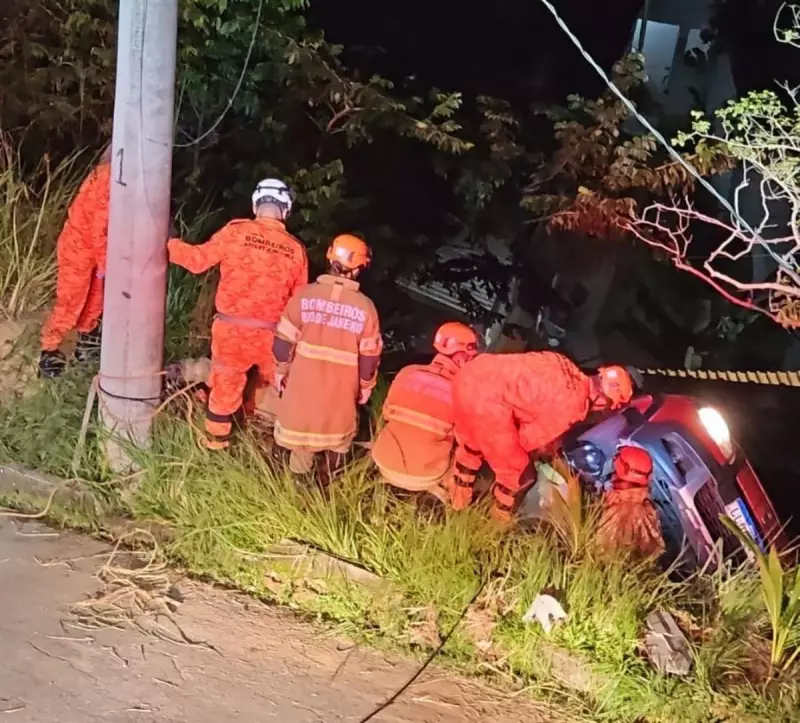 Acidente em Volta Redonda deixa feridos e interdita via principal