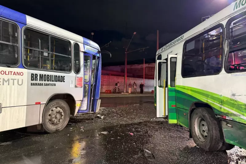 Acidente entre ônibus deixa oito feridos em Santos; veja detalhes