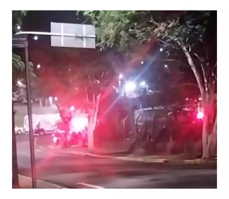 Acidente grave em Presidente Prudente: homem fica preso às ferragens após colidir carro contra poste