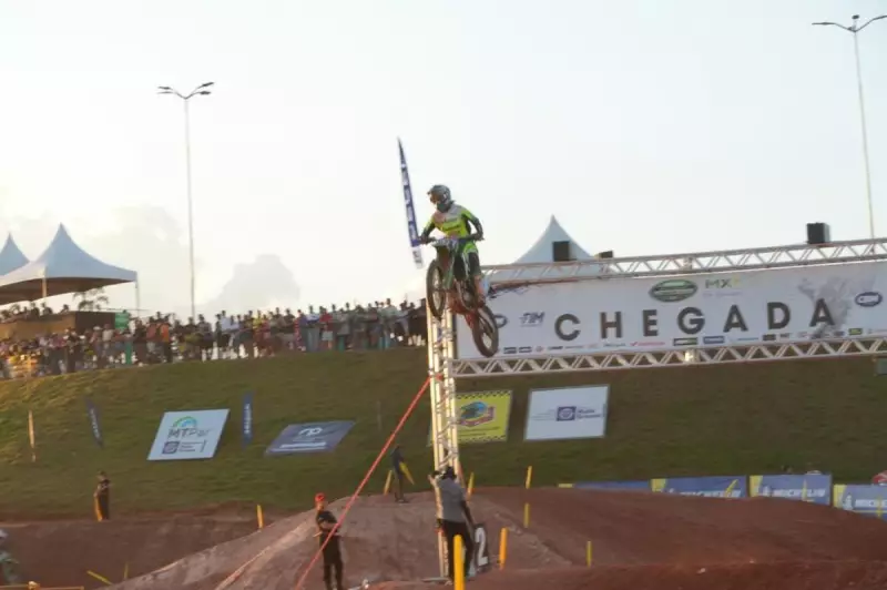 Adrenalina nas arquibancadas: 3ª etapa do Campeonato Brasileiro de Motocross emociona fãs