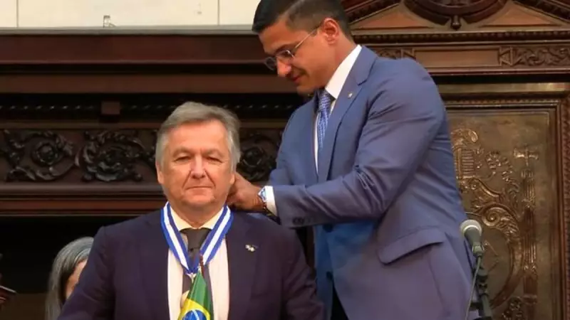 Alerj concede Medalha Tiradentes a empresários estrangeiros em cerimônia emocionante no RJ