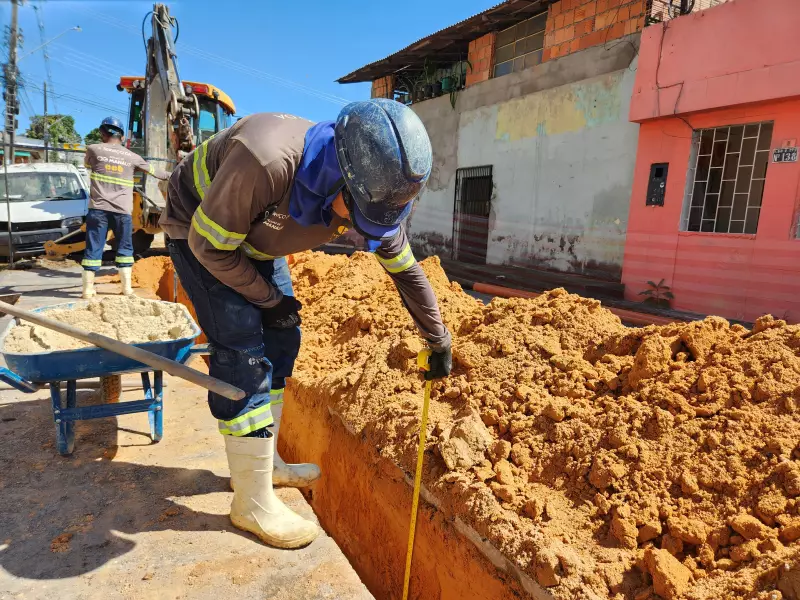 Amazonino Mendes recebe infraestrutura de esgotamento sanitário: avanço para a saúde pública
