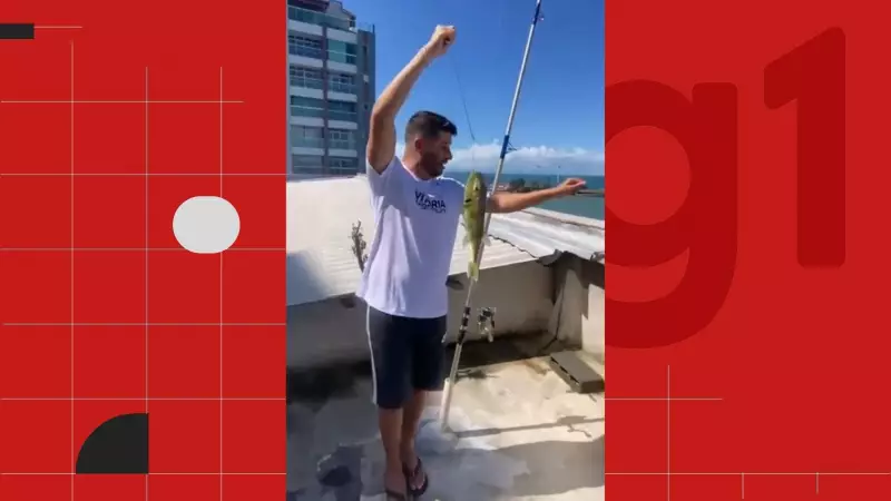 Amigos viralizam ao pescar peixes na varanda de apartamento com vista para o mar em Guarapari