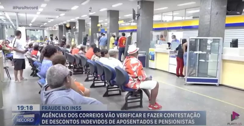 Aposentados enfrentam filas intermináveis nas agências dos Correios para receber benefícios do INSS