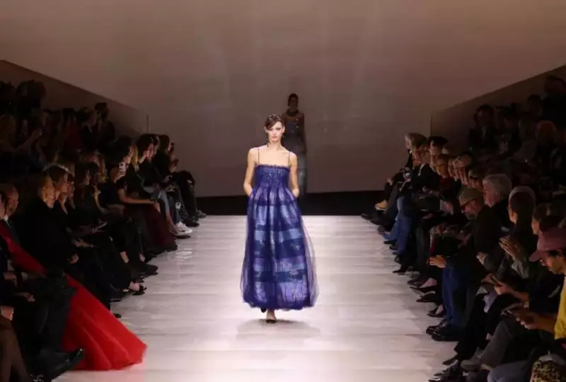 Armani celebra 20 anos de alta costura com exposição espetacular em Milão