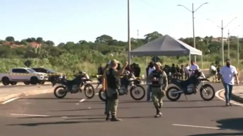Avenida é interditada durante operação de desocupação de terreno perto da UFPI em Teresina