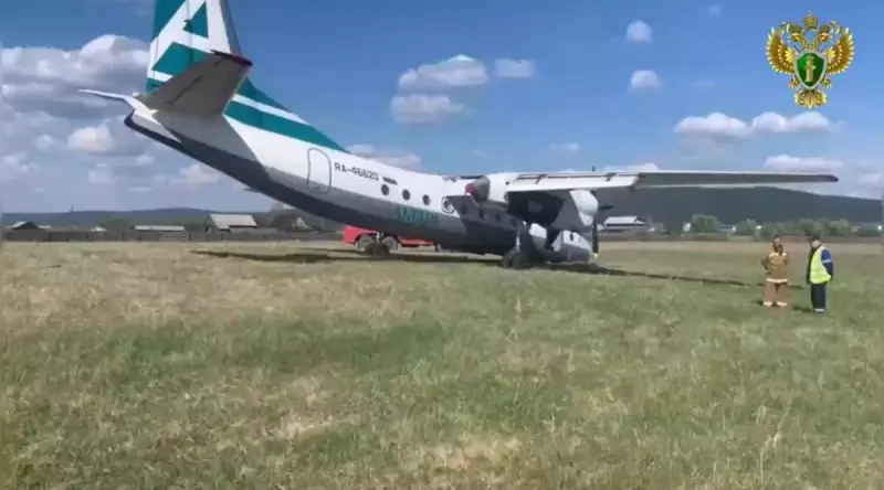 Avião russo sofre colapso no trem de pouso durante aterrissagem e deixa passageiros em pânico