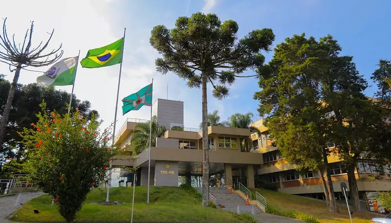 Bala perdida atinge servidora do TRE em Curitiba: vítima passa bem após susto