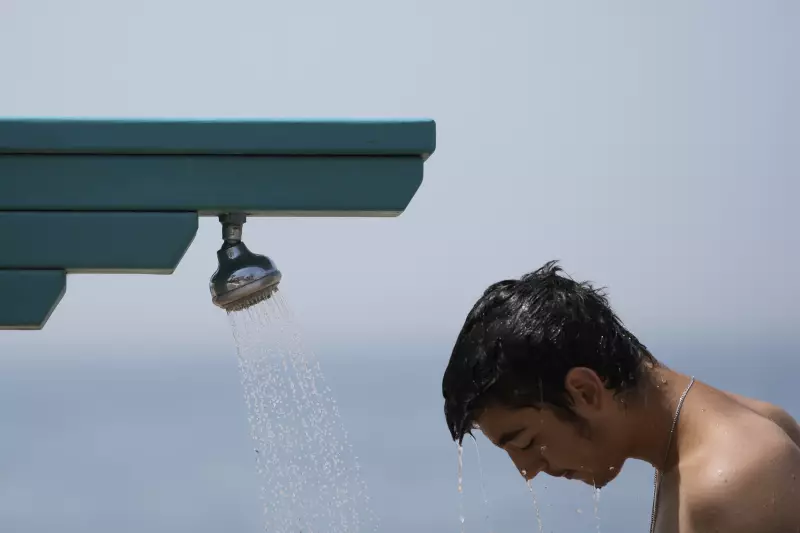 Banho de manhã ou à noite? Microbiologista revela o melhor horário para a saúde