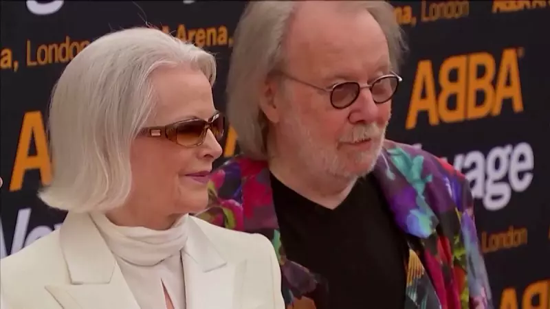 Benny e Anni-Frid brilham no tapete vermelho em Londres para celebrar sucesso do espetáculo ABBA Voyage