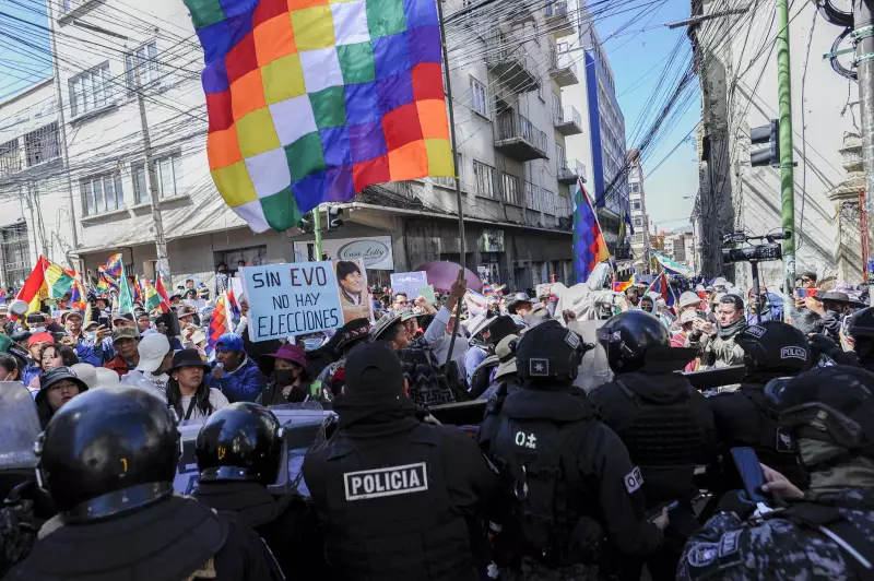 Bolívia: Polícia prende manifestantes em protesto pró-Evo Morales | Conflito político se intensifica