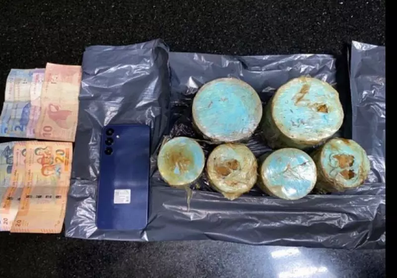 Boliviana esconde pasta base de cocaína em latas de comida e é presa em ônibus em Santo Anastácio