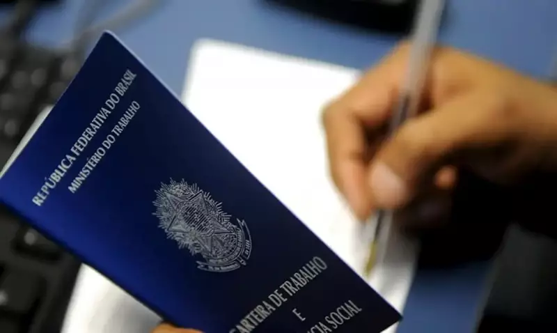 Brasil registra maior criação de empregos formais em abril desde 2011: 257 mil vagas