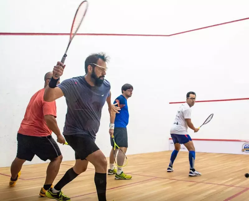 Brasília sedia Campeonato Sul-Americano de Squash com quadra de vidro à beira do lago