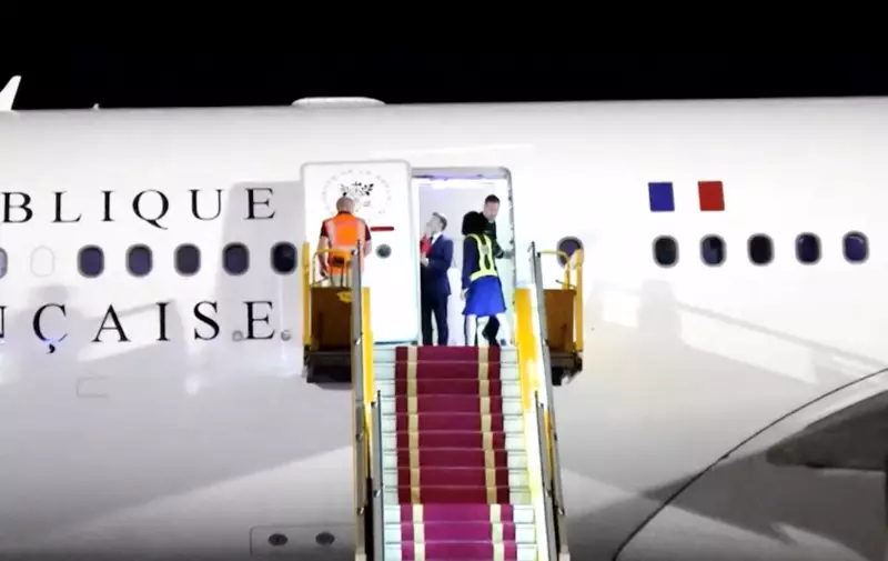 Brigitte Macron rejeita braço de Emmanuel após tapa em vídeo que viraliza