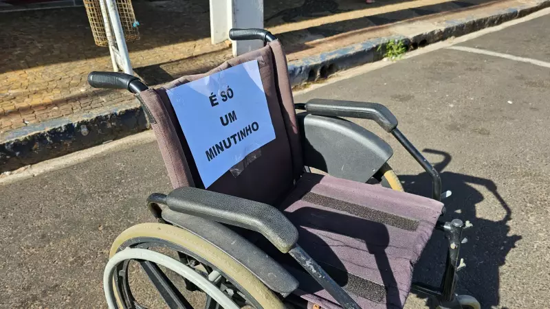 Cadeiras de rodas em vagas de estacionamento: ação em Tupã alerta sobre respeito aos PCDs