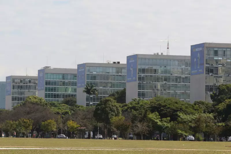 Câmara aprova reajuste salarial para servidores públicos federais: saiba os detalhes