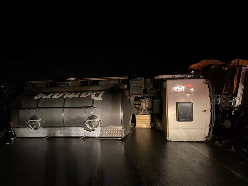 Caminhão tomba na SE-220 em Graccho Cardoso e deixa motorista ferido