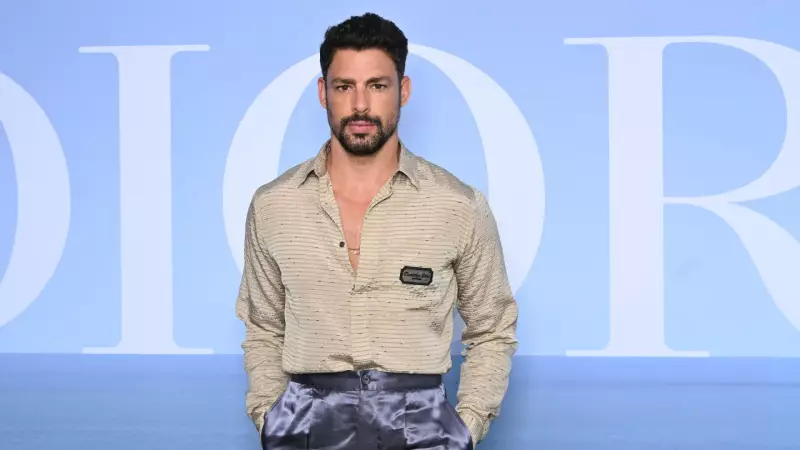Cauã Reymond revela bullying na infância por causa da família: 'Minha mãe era HIV positivo'