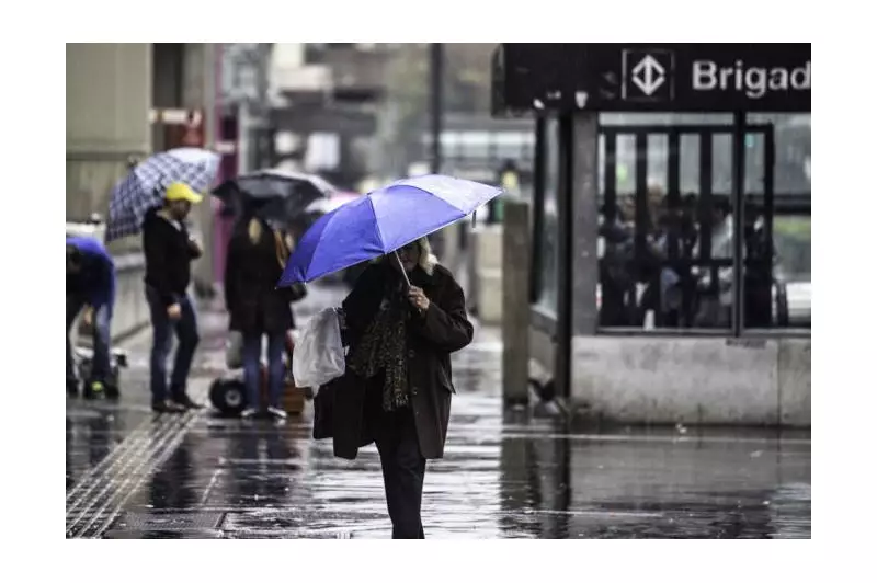 Chuva intensa atinge três regiões do Brasil nesta sexta: saiba como se preparar