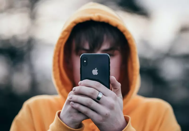 Clube Offline: Jovens Redescobrem a Vida Real Longe das Redes Sociais