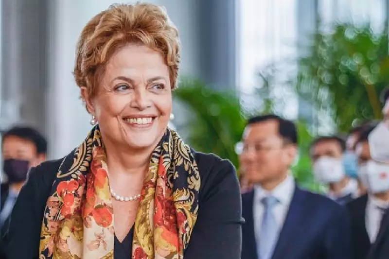 Comissão aprova indenização de R$ 100 mil para Dilma Rousseff: entenda o caso