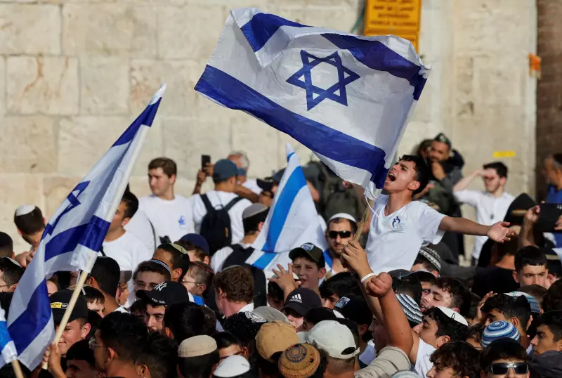 Conflito em Jerusalém: extremistas israelenses enfrentam palestinos em protesto tenso