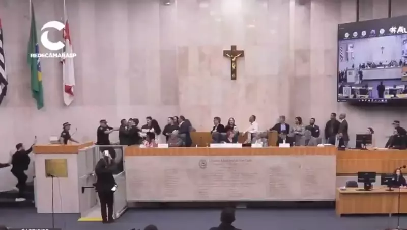 Confronto acalorado entre sindicalista e vereador do PL em debate sobre mototáxi em SP
