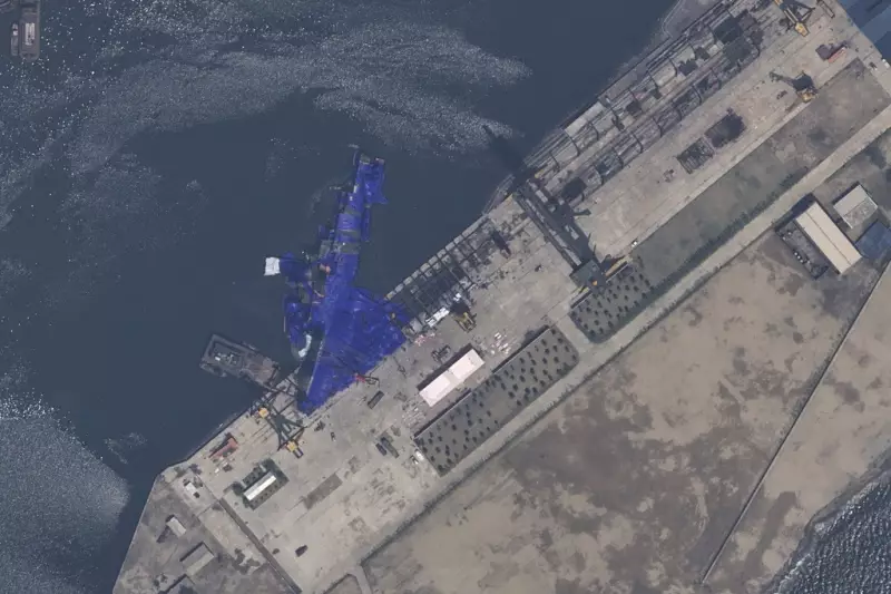 Coreia do Norte tenta esconder navio de guerra acidentado com lonas e busca prender responsáveis