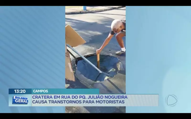 Cratera em rua de São João de Meriti causa transtornos e preocupa moradores