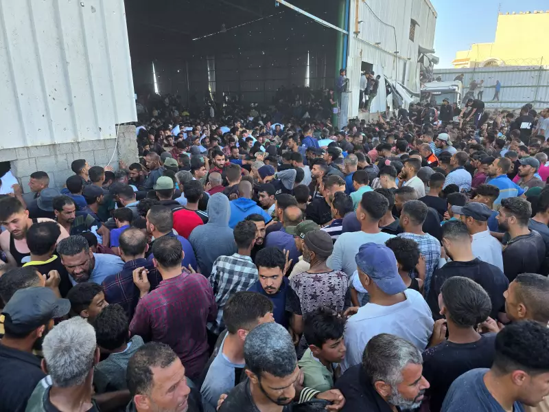 Crise humanitária em Gaza: milhares de palestinos invadem armazém da ONU em busca de comida