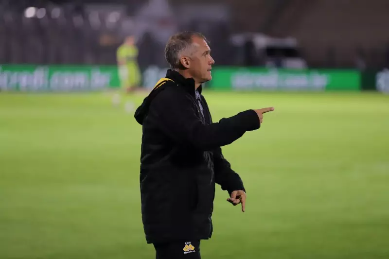 Crise no Criciúma se agrava após atuação vexatória: técnico pede desculpas e torcida exige mudanças