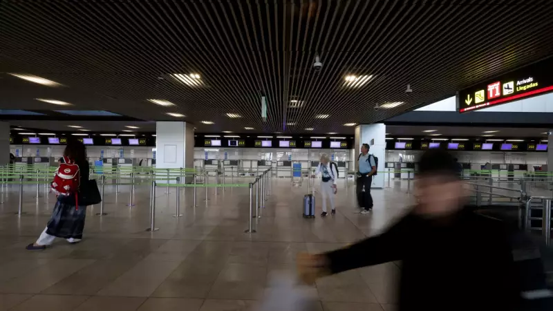 Crise social em Madri: centenas vivem em condições precárias no aeroporto da capital espanhola