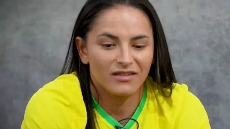 Debinha e Laís Estevam são cortadas da Seleção Feminina após lesões em amistosos