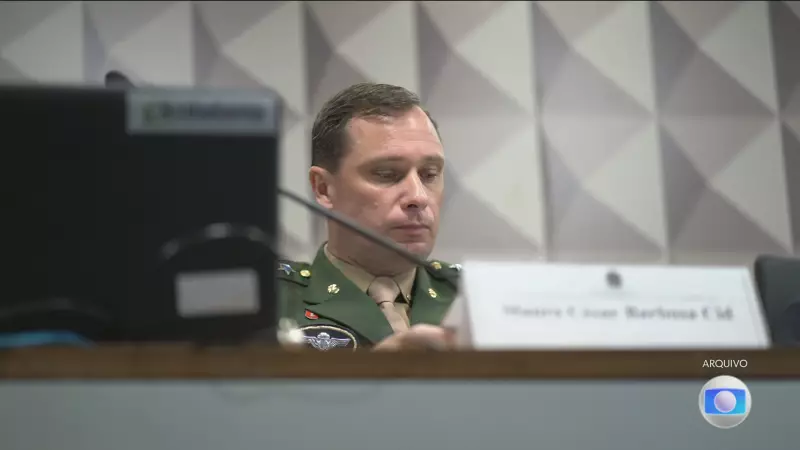 Defesa de Mauro Cid tenta desvincular militar de suposta trama golpista e pintá-lo como delator obediente