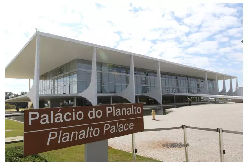 Deputada denuncia racismo no Planalto após relato semelhante de ministra do TSE