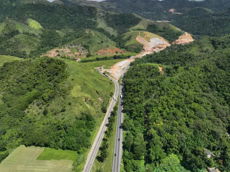 Detonações de rochas interrompem trânsito na Serra das Araras: veja desvios e horários