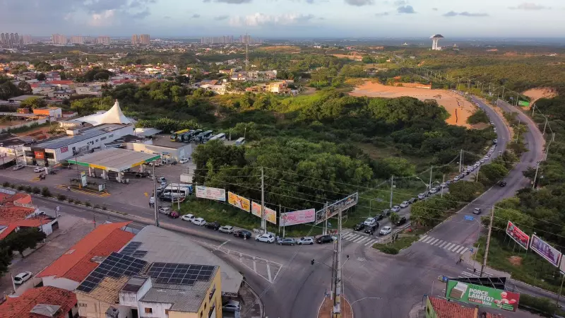 Dia sem impostos: filas quilométricas para abastecer com gasolina a R$ 3,82 em Natal