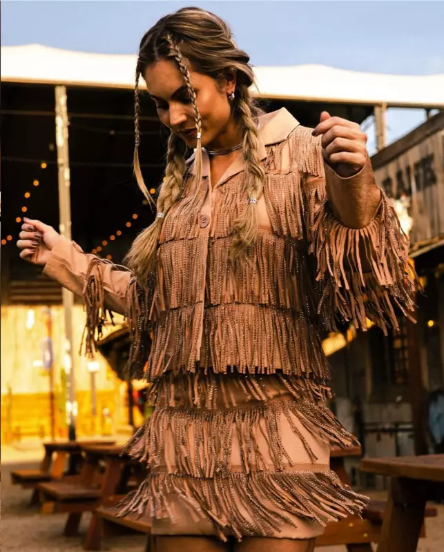 DivinaExpo 2025: Brilhos, franjas e tons terrosos dominam os looks em Divinópolis