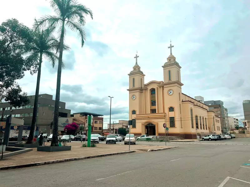 Divinópolis celebra aniversário com evento de integração na Praça da Catedral