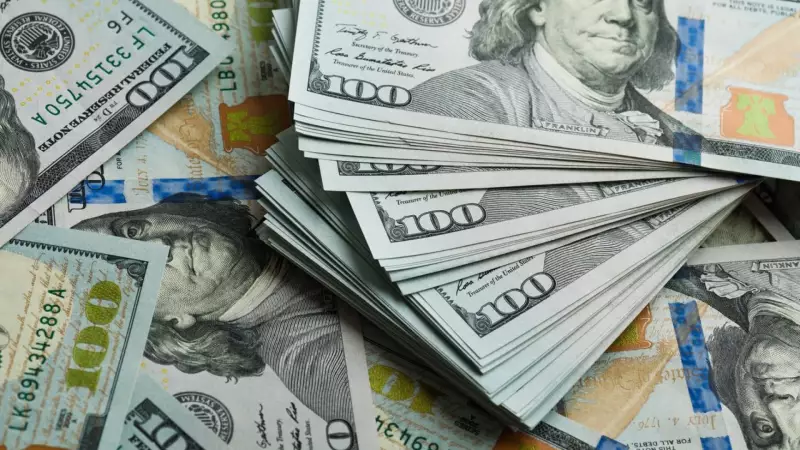 Dólar cai e Bolsa dispara: IPCA-15 e guerra comercial dos EUA impulsionam mercado