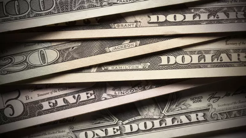 Dólar desacelera e Bolsa se estabiliza após governo recuar sobre medidas do IOF