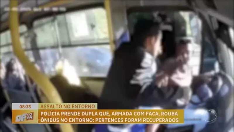 Dupla armada com faca é presa após assaltar ônibus no Entorno do DF