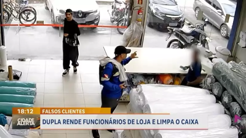 Dupla de assaltantes rende funcionários e esvazia caixa de loja de confecção em assalto ousado