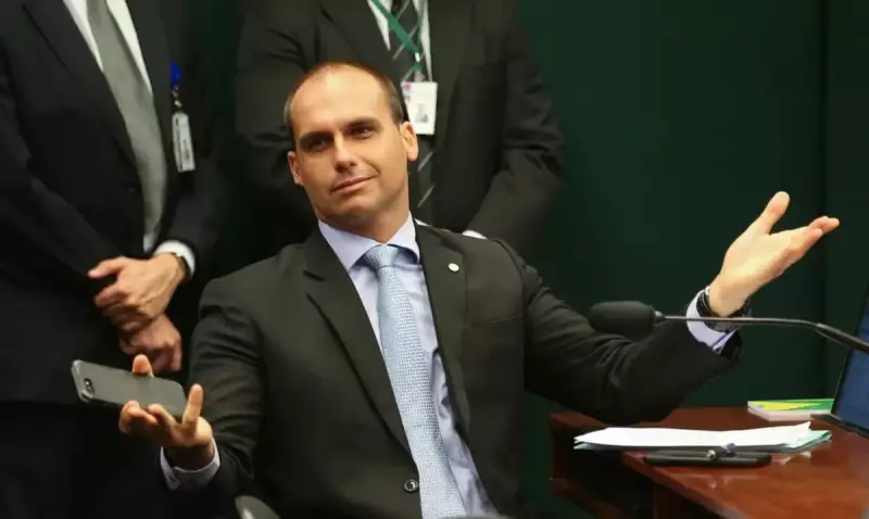 Eduardo Bolsonaro pode depor por escrito: Moraes autoriza devido à ausência no Brasil