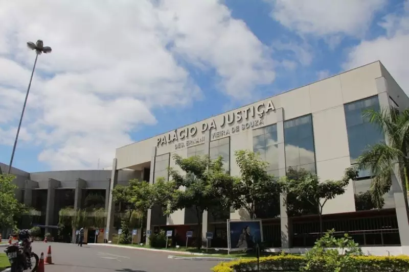 Empresa de transporte é condenada a pagar R$ 48 mil a jovens abandonados em MT após ônibus apreendido