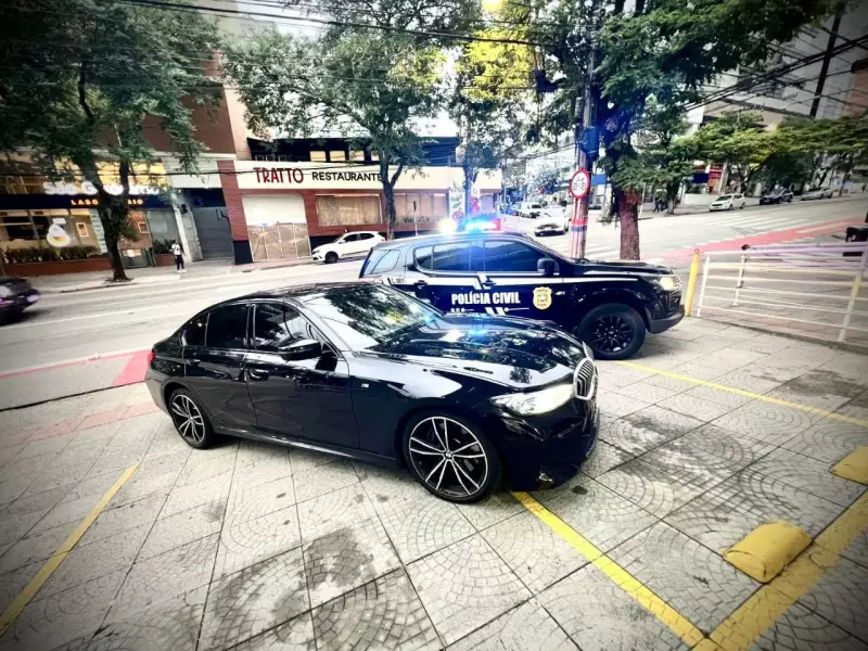 Empresário tem R$ 1,4 milhão bloqueado e carro de luxo apreendido em operação policial em SC