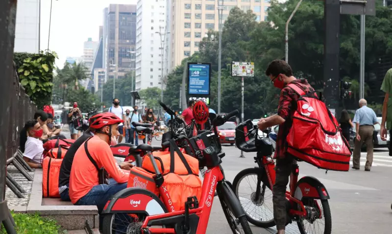 Entregadores por aplicativo debatem condições de trabalho em audiência na Alerj