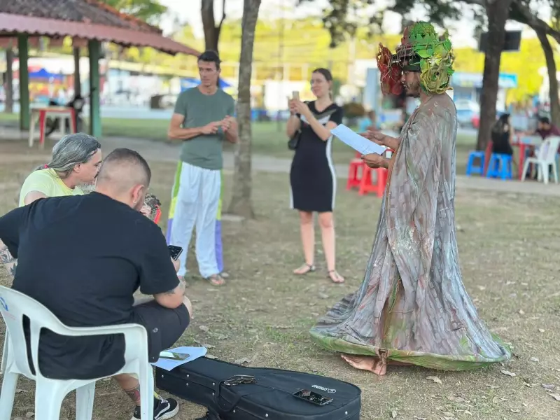 Espetáculo 'Mafumeiras' aborda emergências climáticas em ensaios abertos no Acre