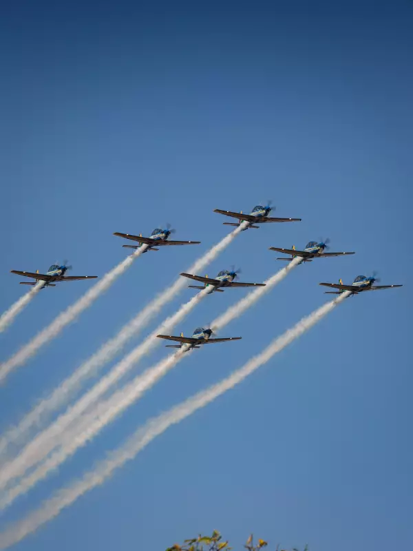 Esquadrilha da Fumaça encanta público em feira de aviação esportiva em Regente Feijó